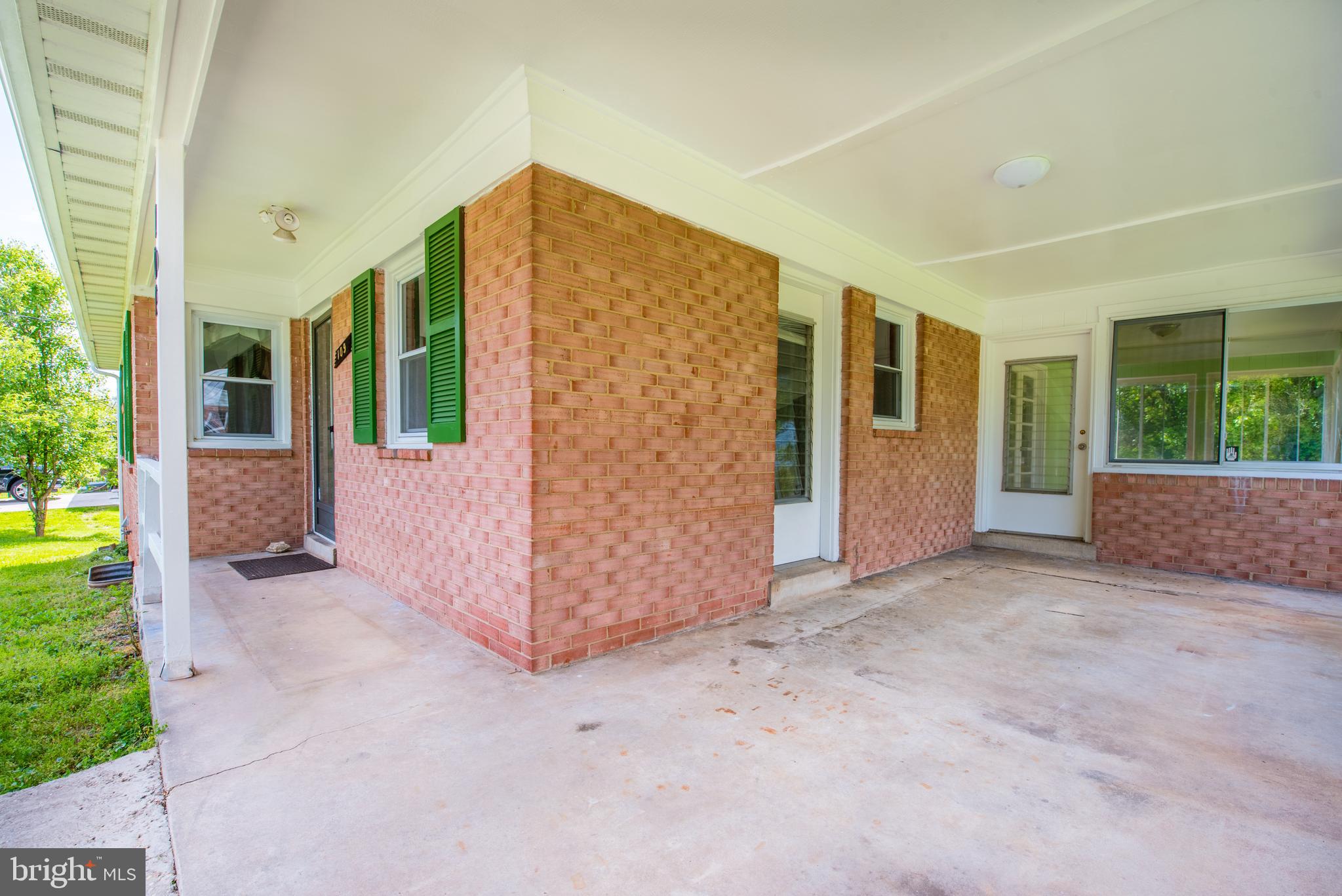 109 Randolph Road Silver Spring, MD 20904 - Photo 4 of 36 Gallery Image 4