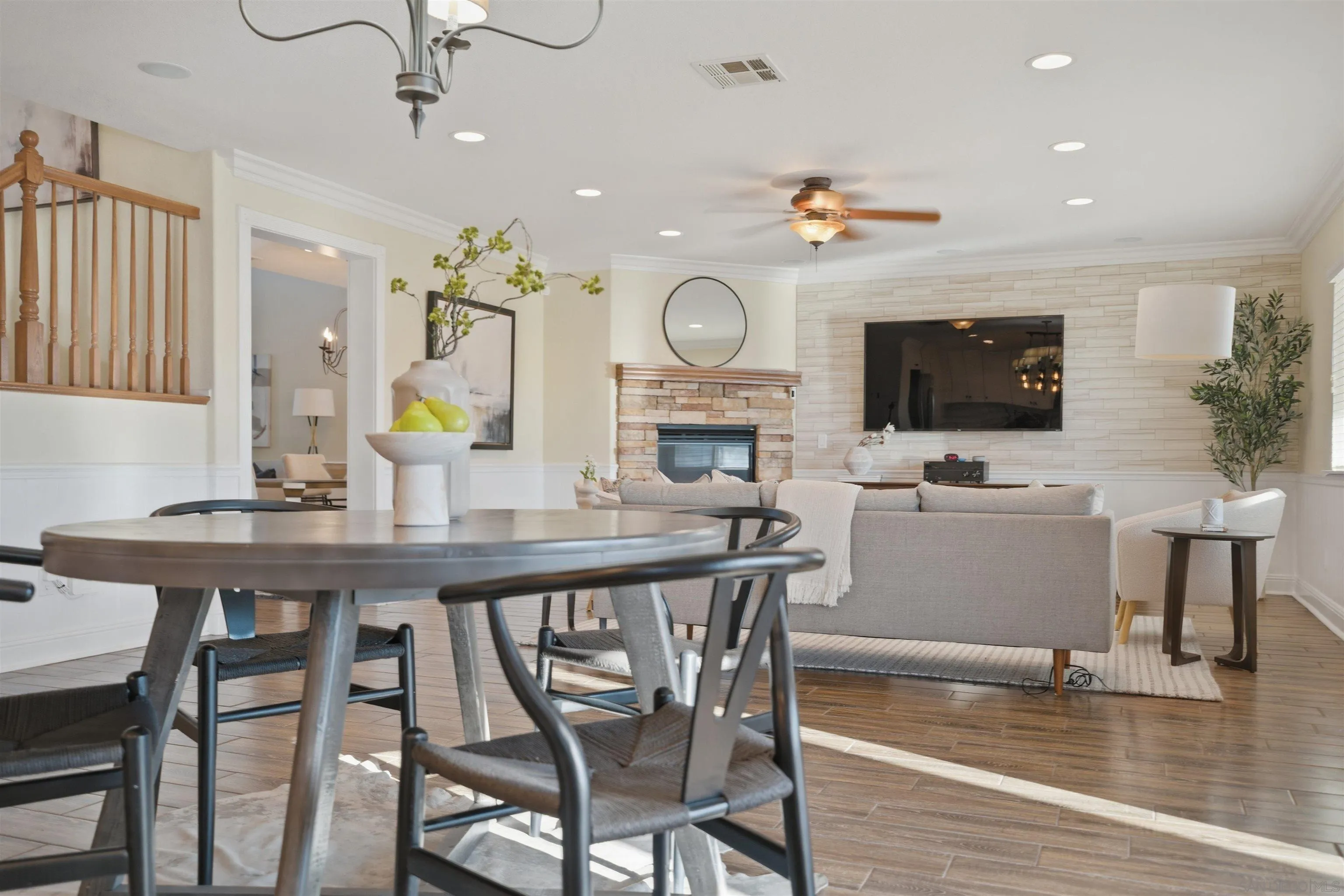 32892 Monte Drive Temecula, CA 92592 - Photo 12 of 60 a view of kitchen with microwave and furniture
