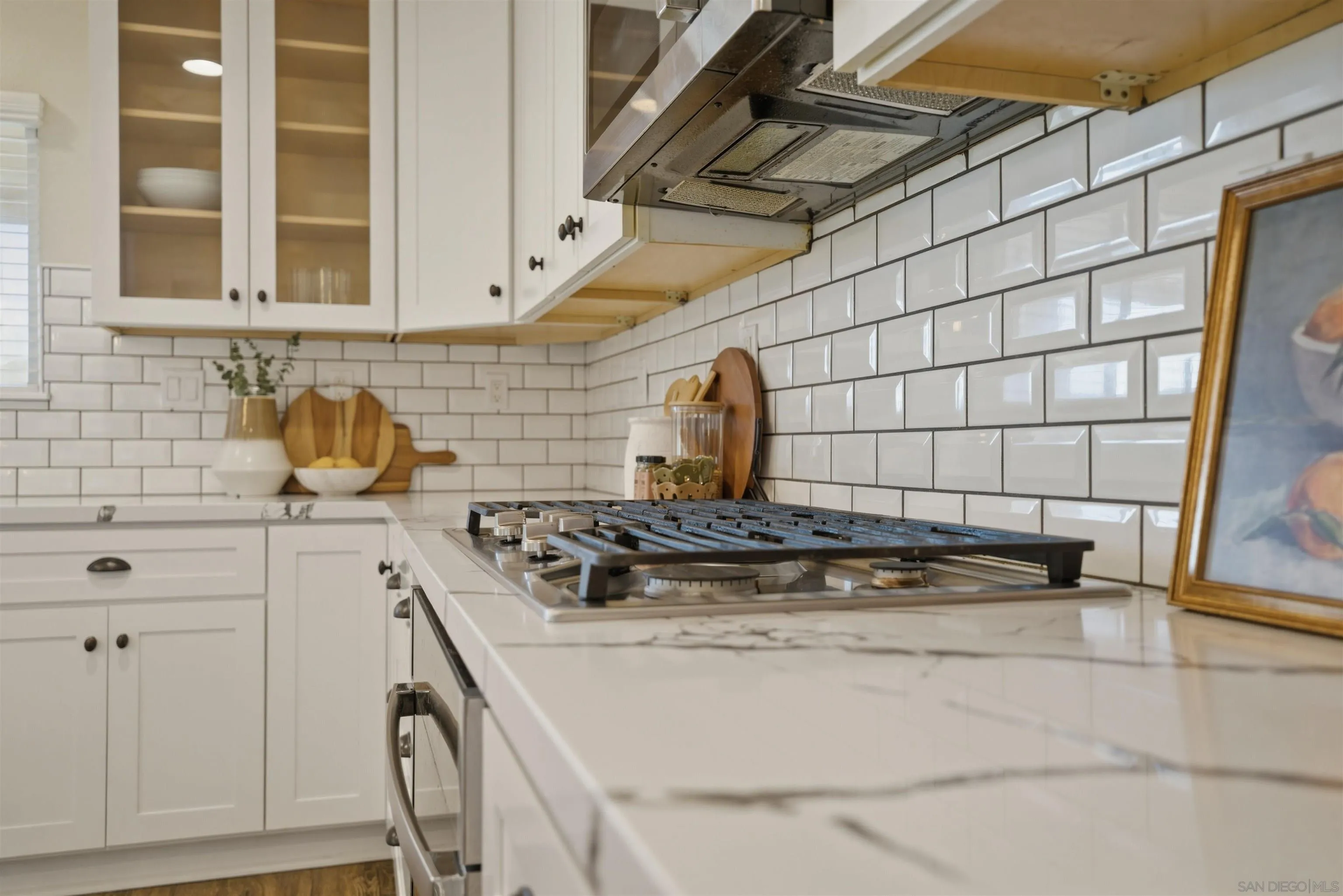 32892 Monte Drive Temecula, CA 92592 - Photo 21 of 60 a stove top oven sitting inside of a kitchen