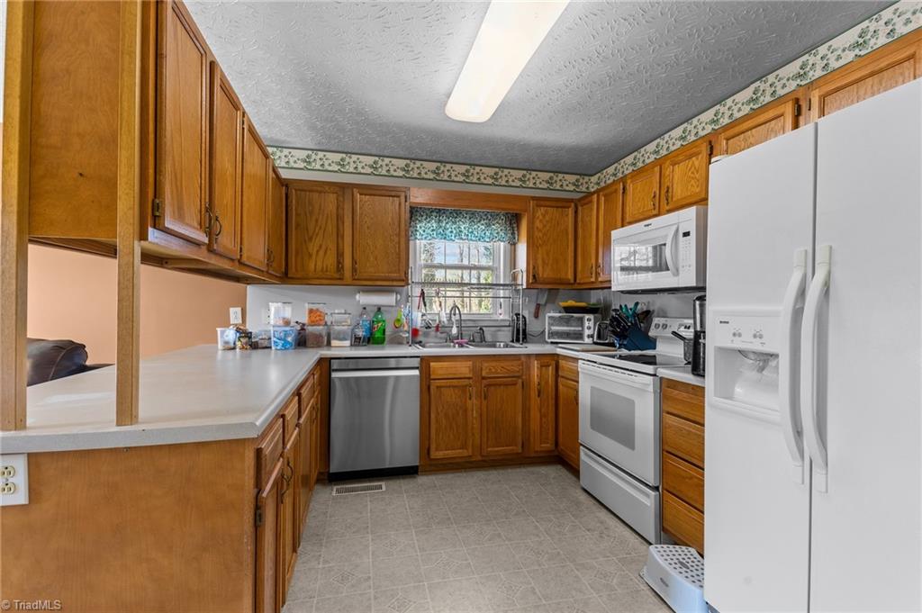 115 Pickett Road Lexington, NC 27295 - Photo 20 of 41 Gallery Image 20