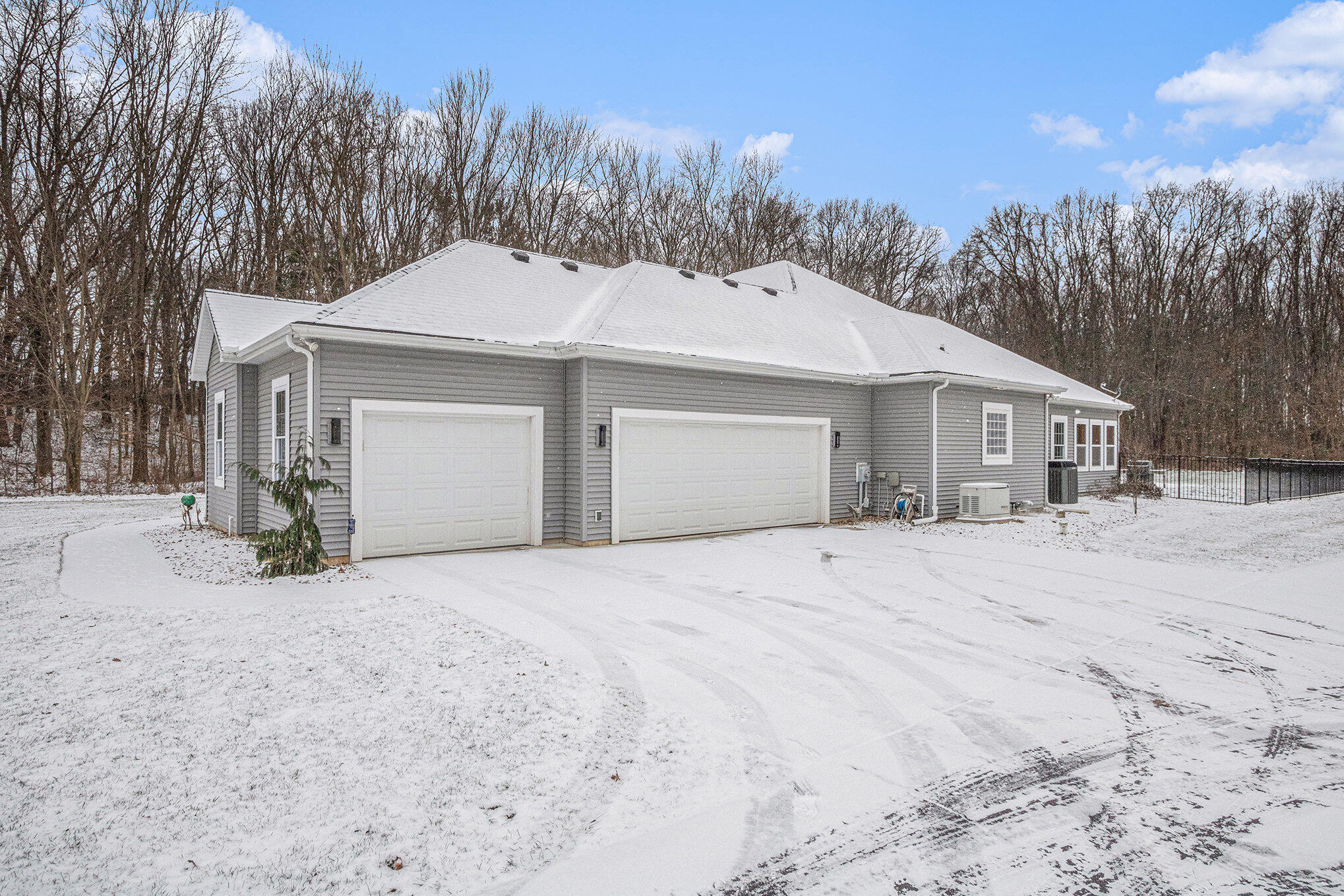 1364 Thomson Road Niles, MI 49120 - Photo 3 of 36 img_5289_726