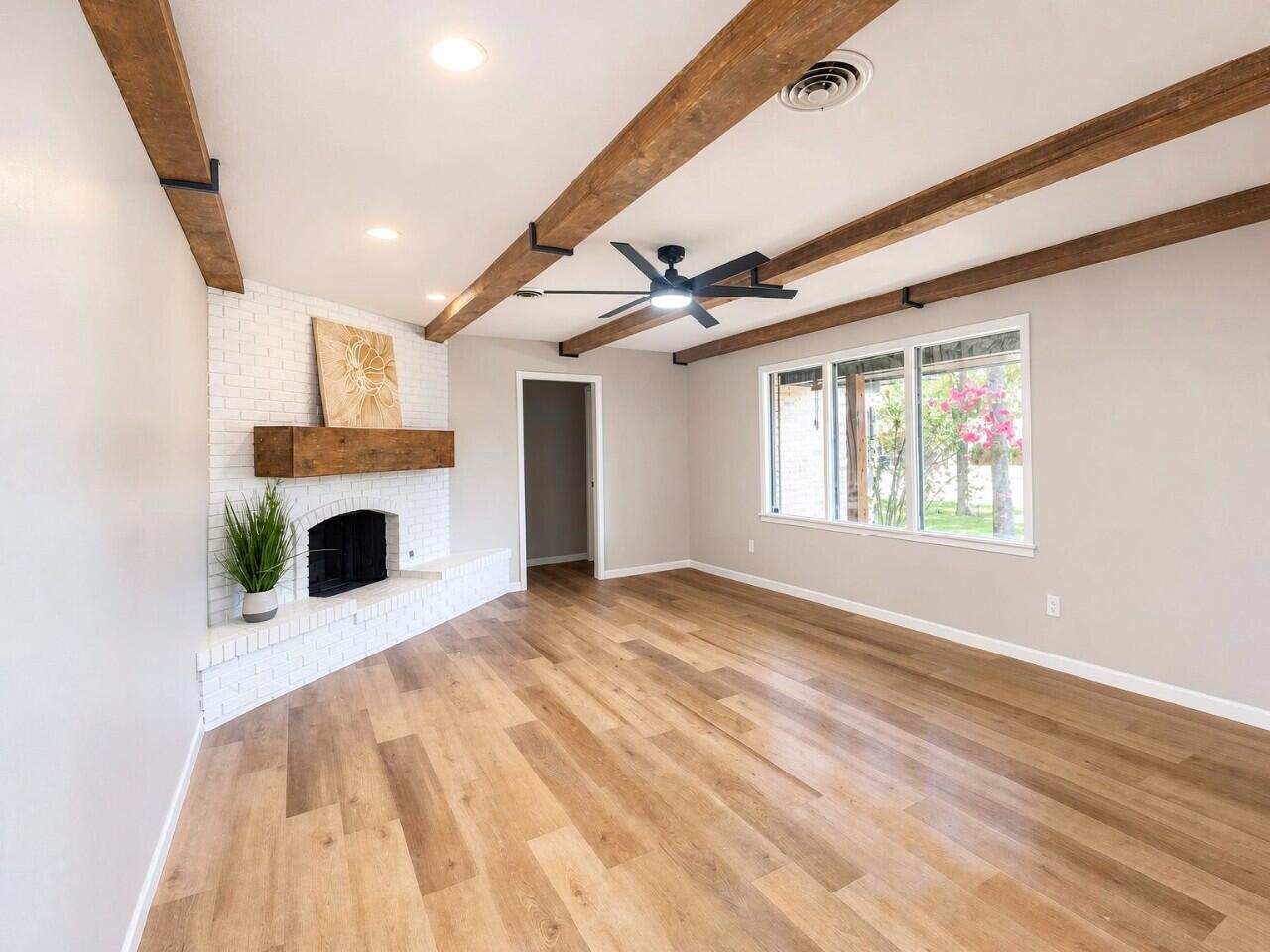 4906 18th Street Lubbock, TX 79416 - Photo 7 of 32 29-interior_living_room_2