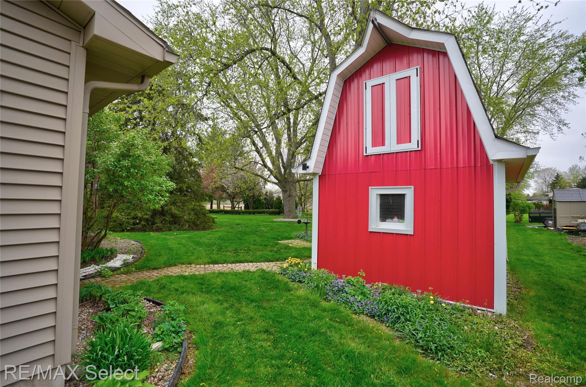 2120 Elms Road Swartz Creek, MI 48473 - Photo 11 of 49 2120 S Elms Rd 10.jpg
