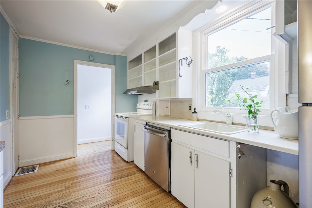 18 Centre Terrace Irondequoit, NY 14617 - Photo 21 of 45