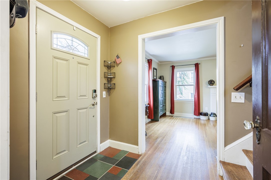 18 Centre Terrace Irondequoit, NY 14617 - Photo 4 of 45