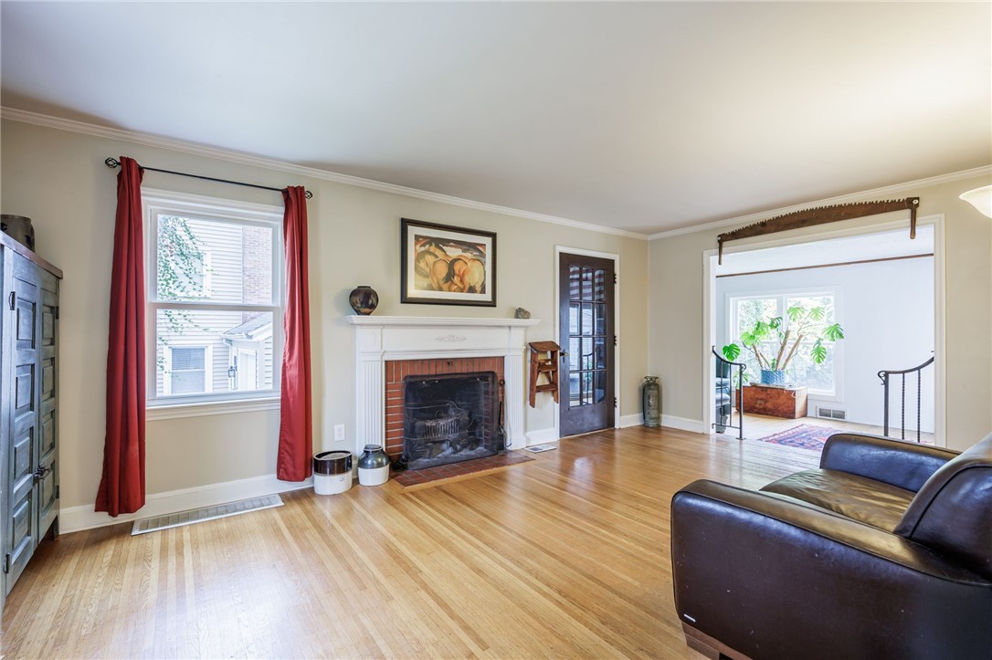 18 Centre Terrace Irondequoit, NY 14617 - Photo 5 of 45