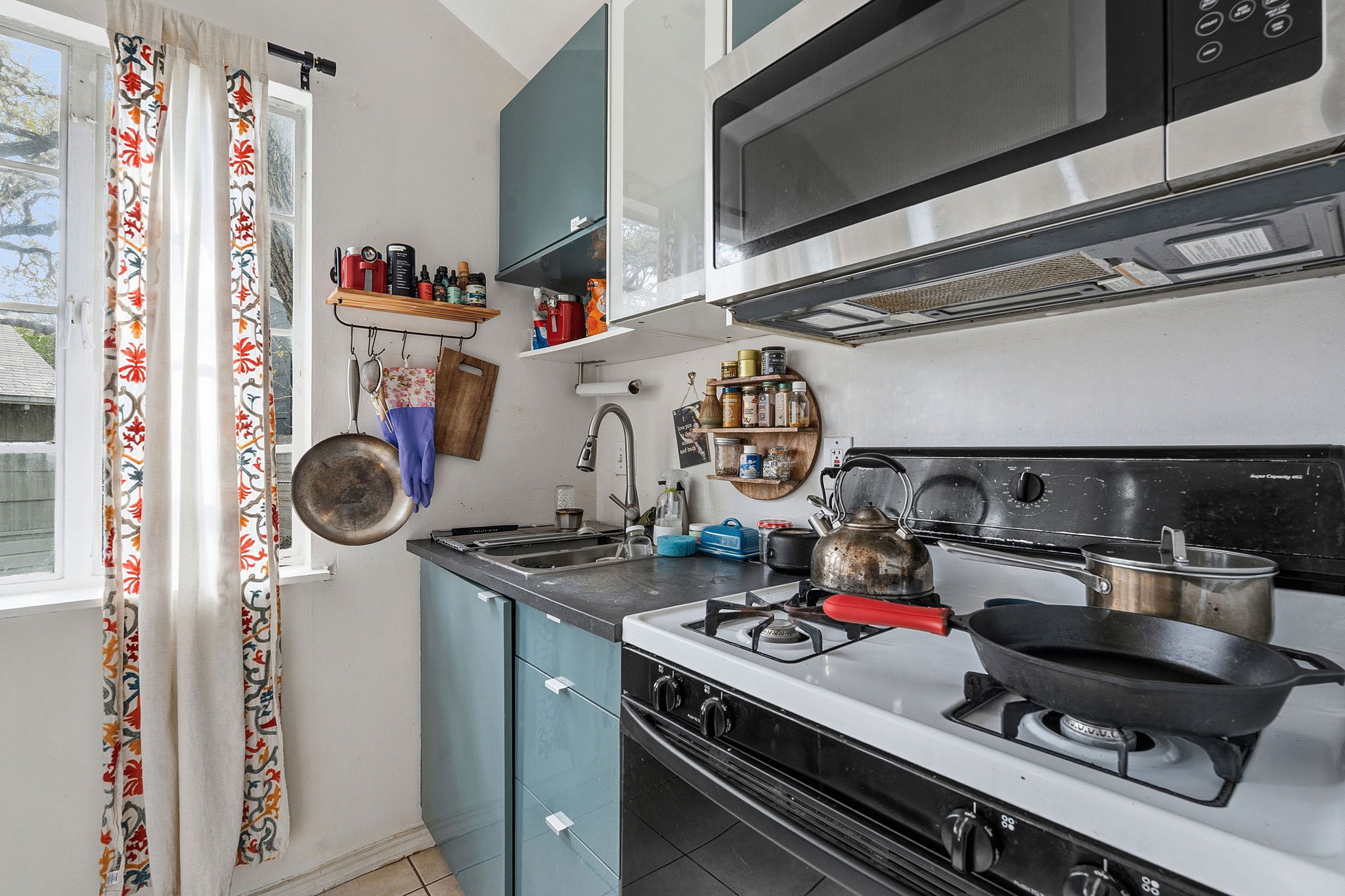 1112 Mission Ridge Austin, TX 78704 - Photo 17 of 22 a storage room with washer and dryer