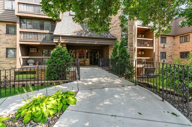 $133,500 | 999 41st Avenue Northeast, Unit 311, Columbia Heights, MN 55421