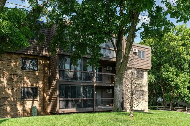 $133,500 | 999 41st Avenue Northeast, Unit 311, Columbia Heights, MN 55421