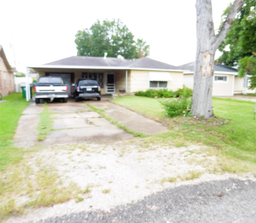 2402 Reinerman Street Houston, TX 77007 - Photo 5 of 6 a view of a house with a yard and sitting area