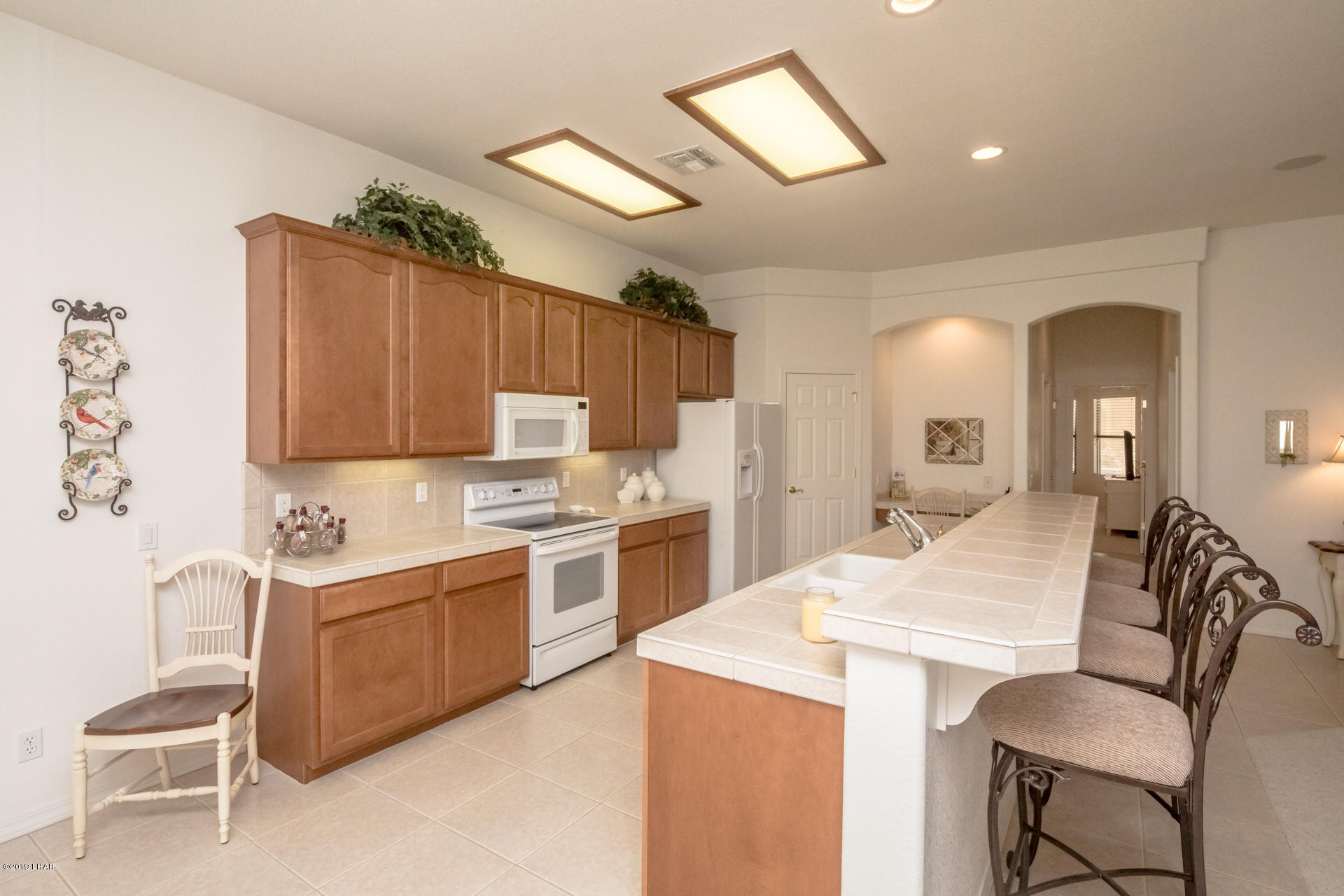 3889 Nottinghill Road Lake Havasu City, AZ 86404 - Photo 25 of 75 Open Kitchen with nice long breakfast bar.