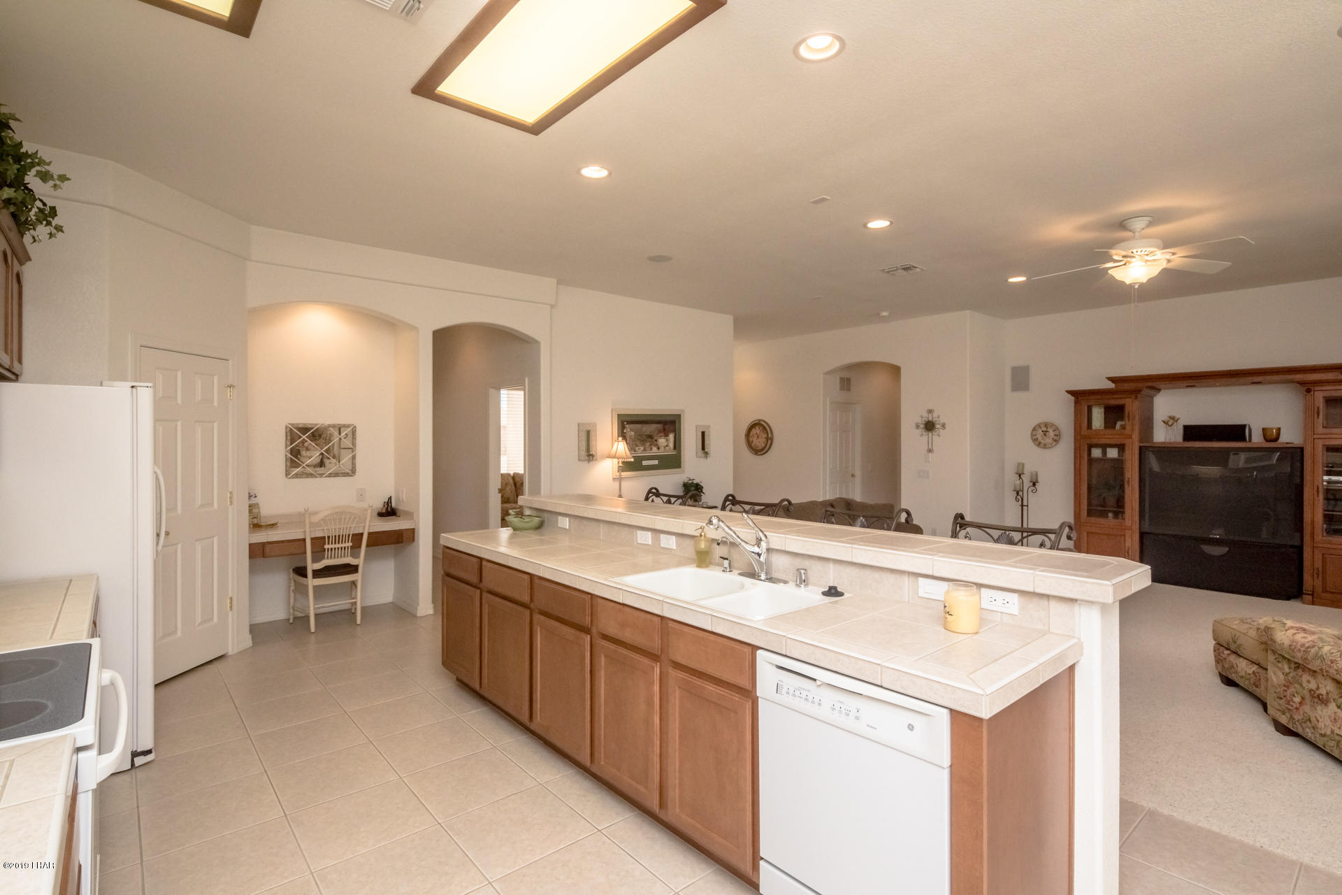 3889 Nottinghill Road Lake Havasu City, AZ 86404 - Photo 28 of 75 Dishwasher in island.