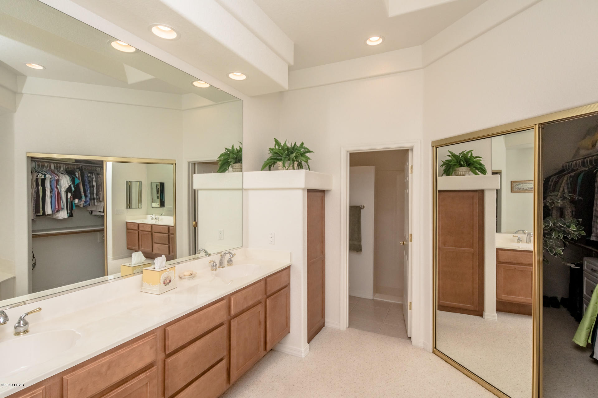 3889 Nottinghill Road Lake Havasu City, AZ 86404 - Photo 34 of 75 Dual vanity. Water closet.