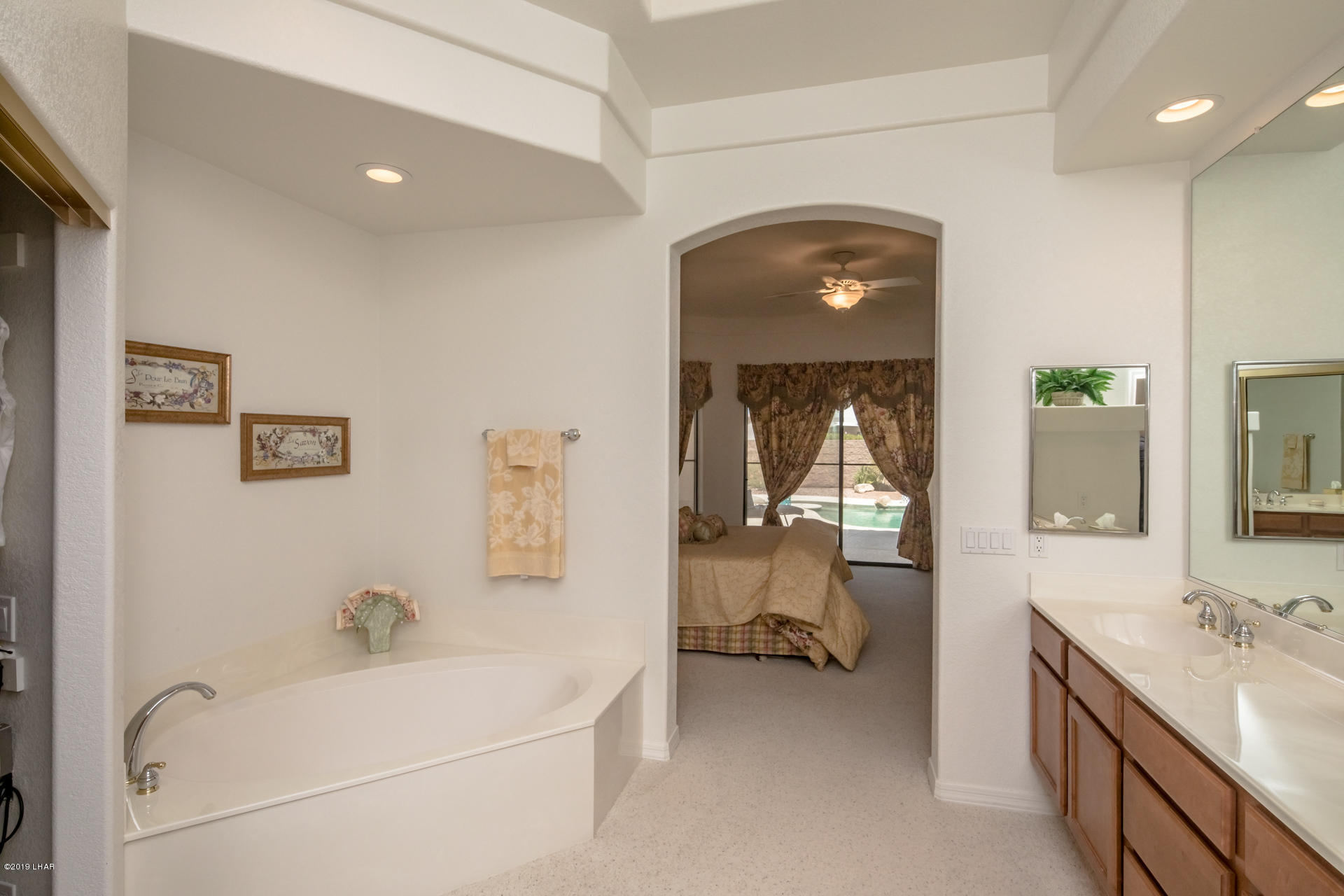 3889 Nottinghill Road Lake Havasu City, AZ 86404 - Photo 35 of 75 Garden Tub in Master Bath. Dual vanity.