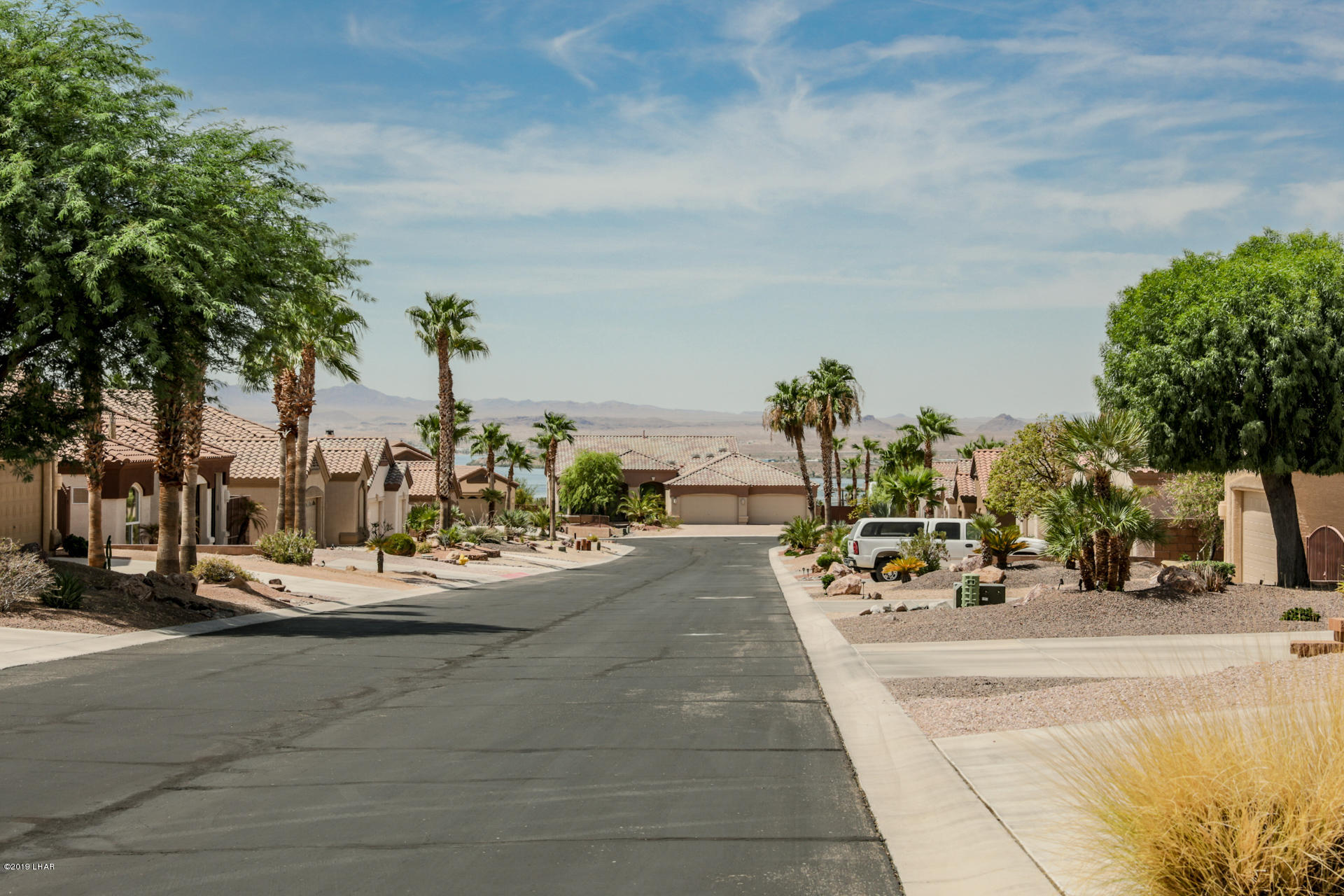 3889 Nottinghill Road Lake Havasu City, AZ 86404 - Photo 51 of 75 Well maintained neighborhood.