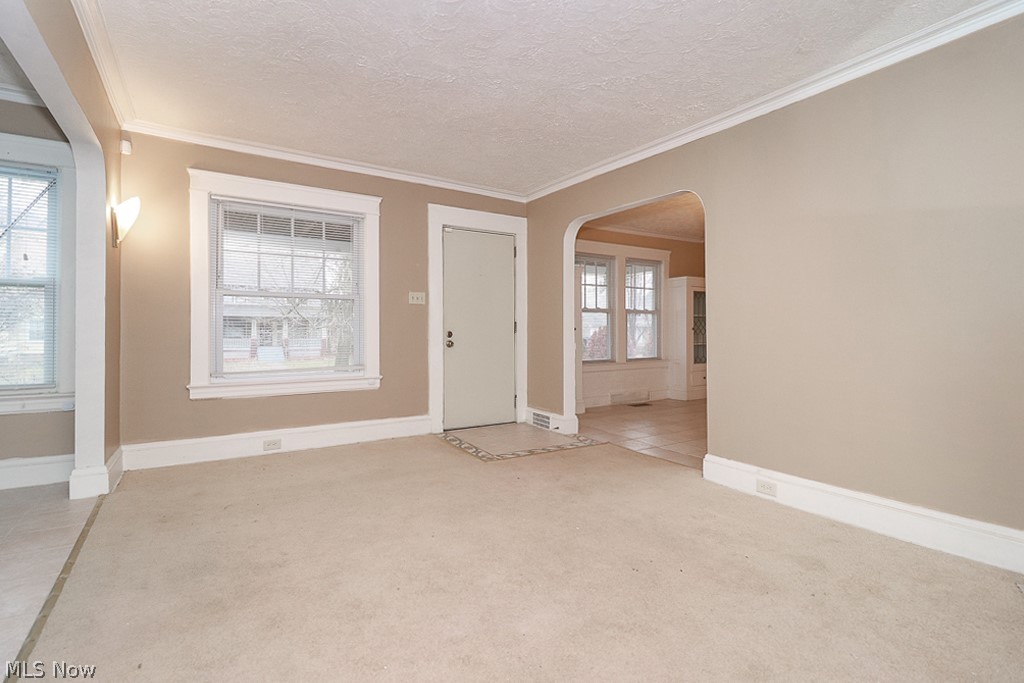 3156 Whitethorn Road Cleveland, OH 44118 - Photo 3 of 35
