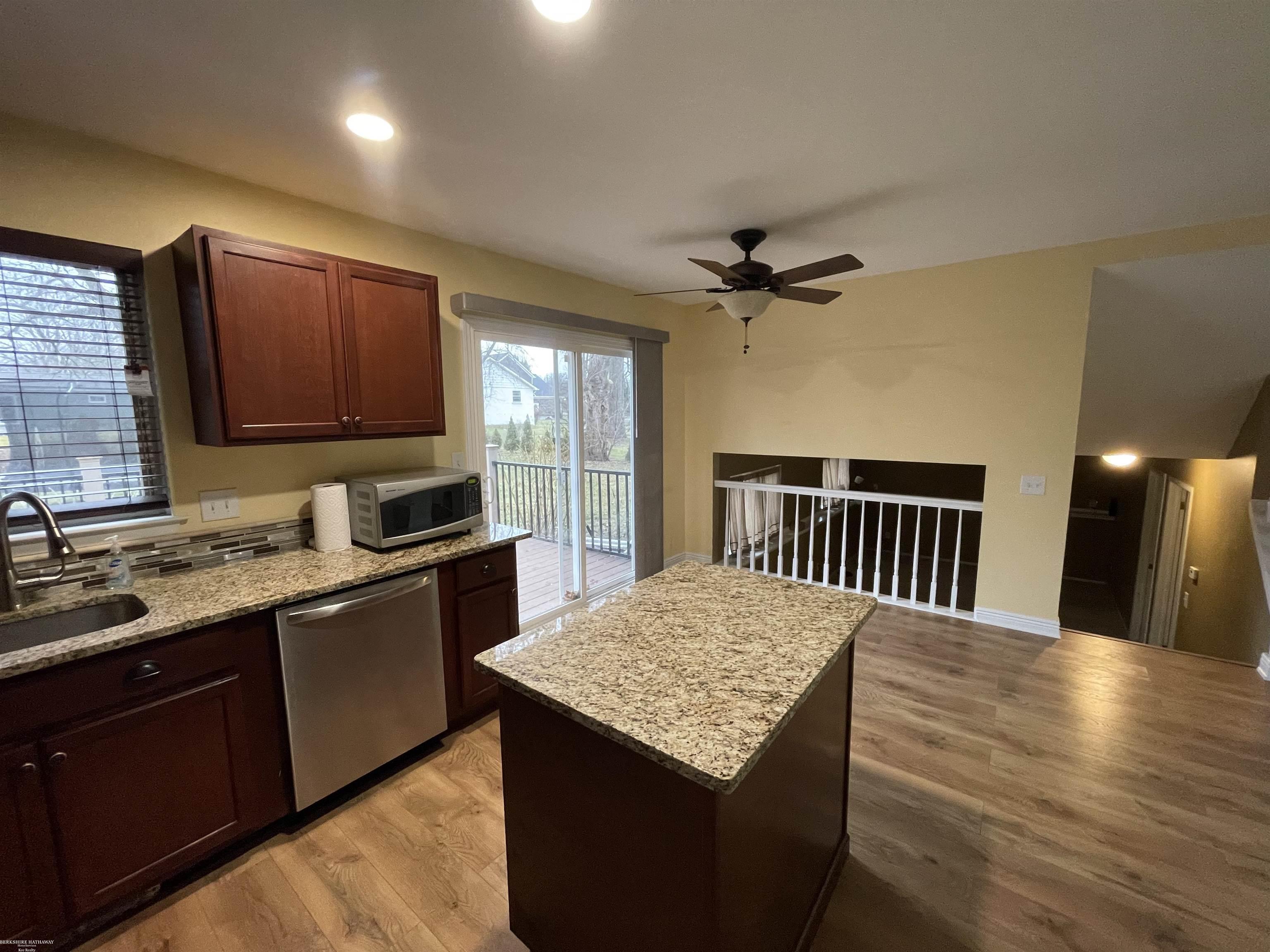 243 Clinton Street Romeo, MI 48065 - Photo 10 of 24 50098428-9.JPG