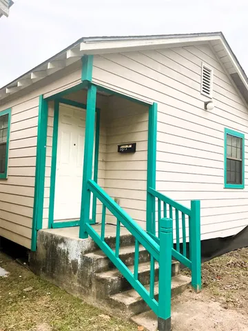 a view of a house with a small yard
