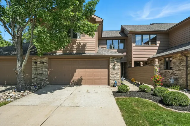 $349,900 | 622 Brookside Drive, Crown Point, IN 46307