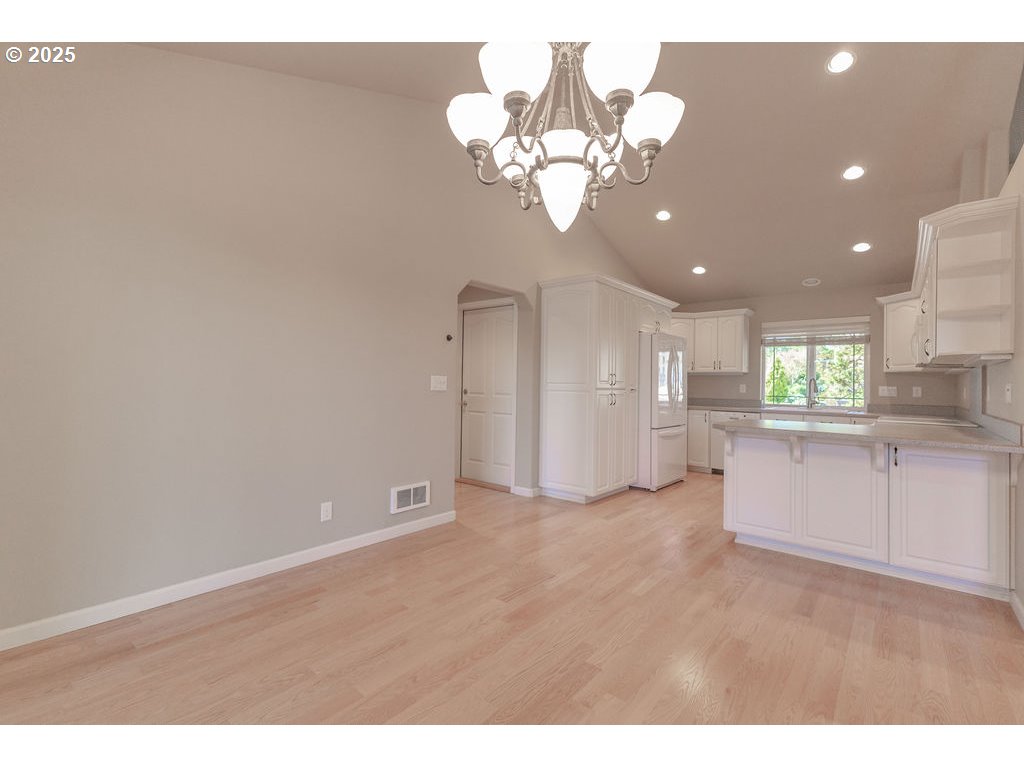 2222 Primrose Lane Florence, OR 97439 - Photo 11 of 37