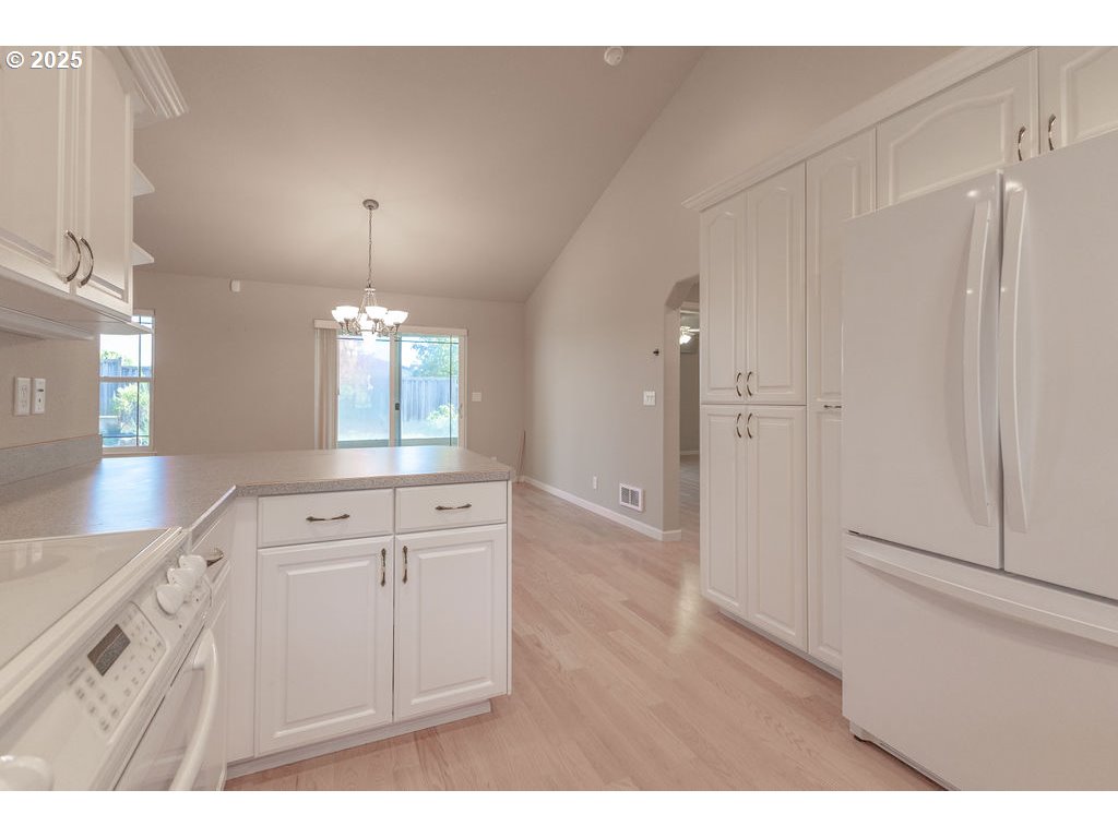 2222 Primrose Lane Florence, OR 97439 - Photo 13 of 37