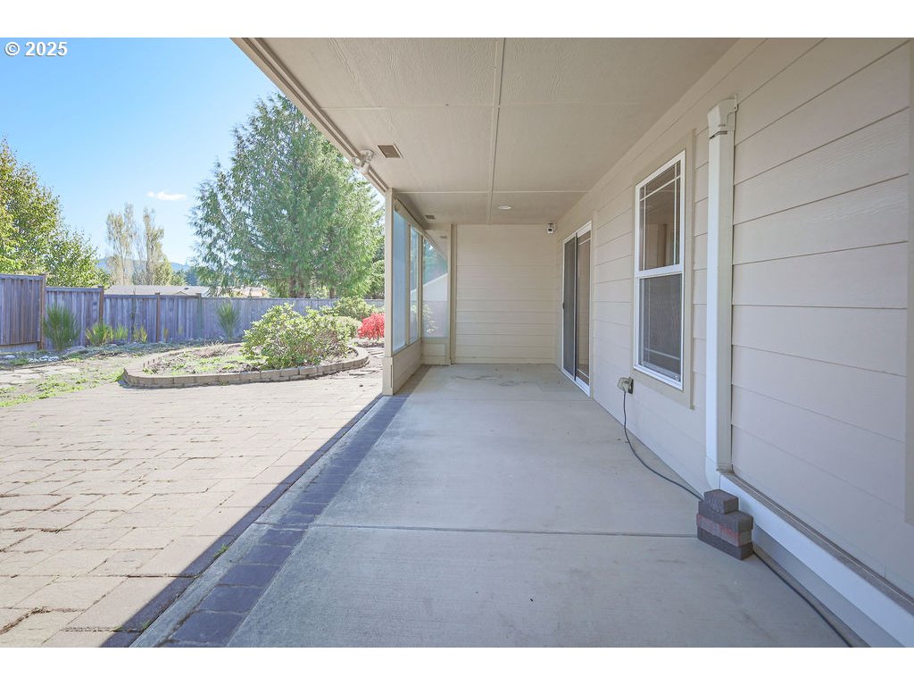 2222 Primrose Lane Florence, OR 97439 - Photo 29 of 37