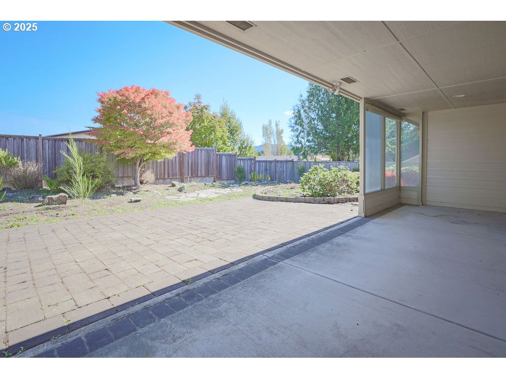 2222 Primrose Lane Florence, OR 97439 - Photo 30 of 37