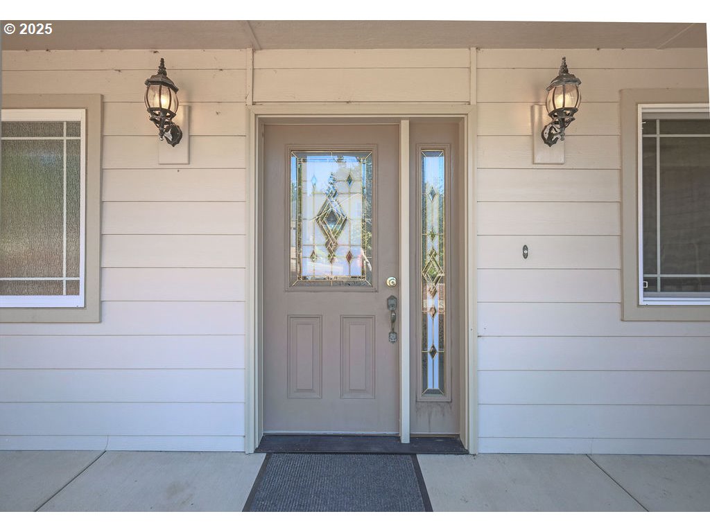 2222 Primrose Lane Florence, OR 97439 - Photo 5 of 37