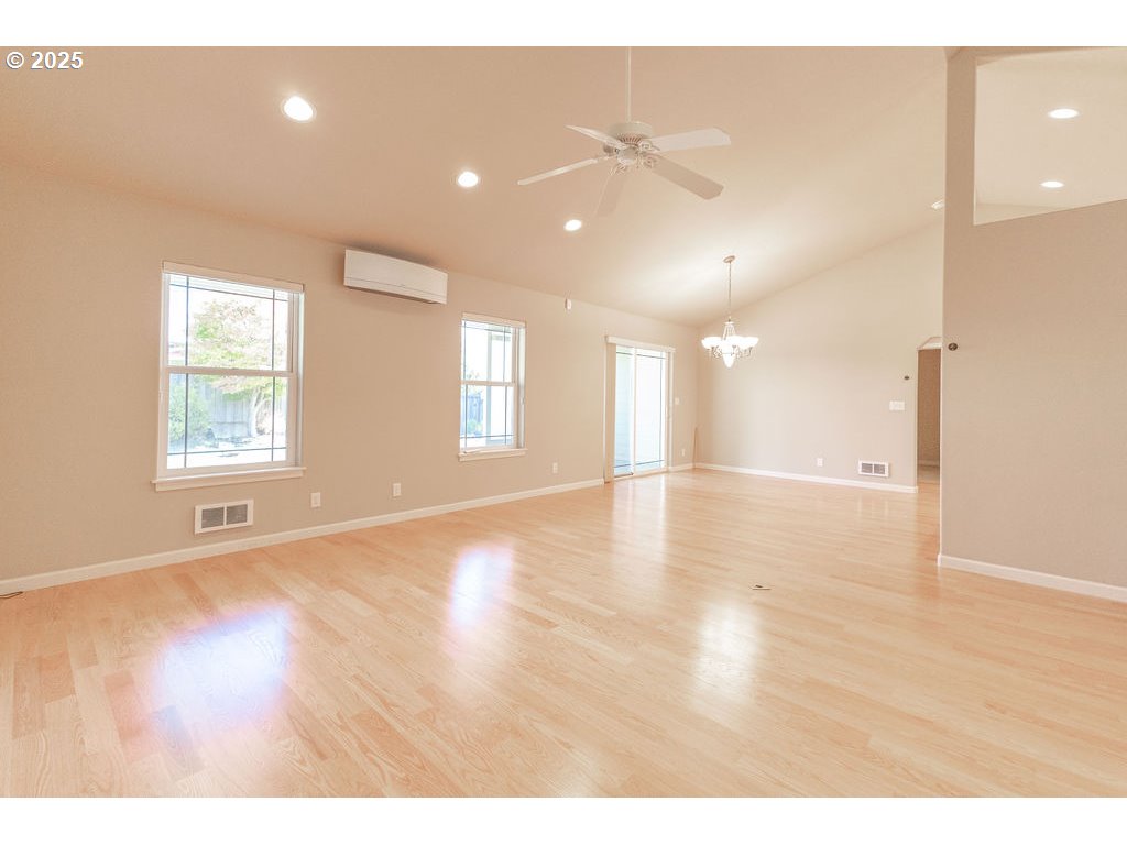 2222 Primrose Lane Florence, OR 97439 - Photo 7 of 37