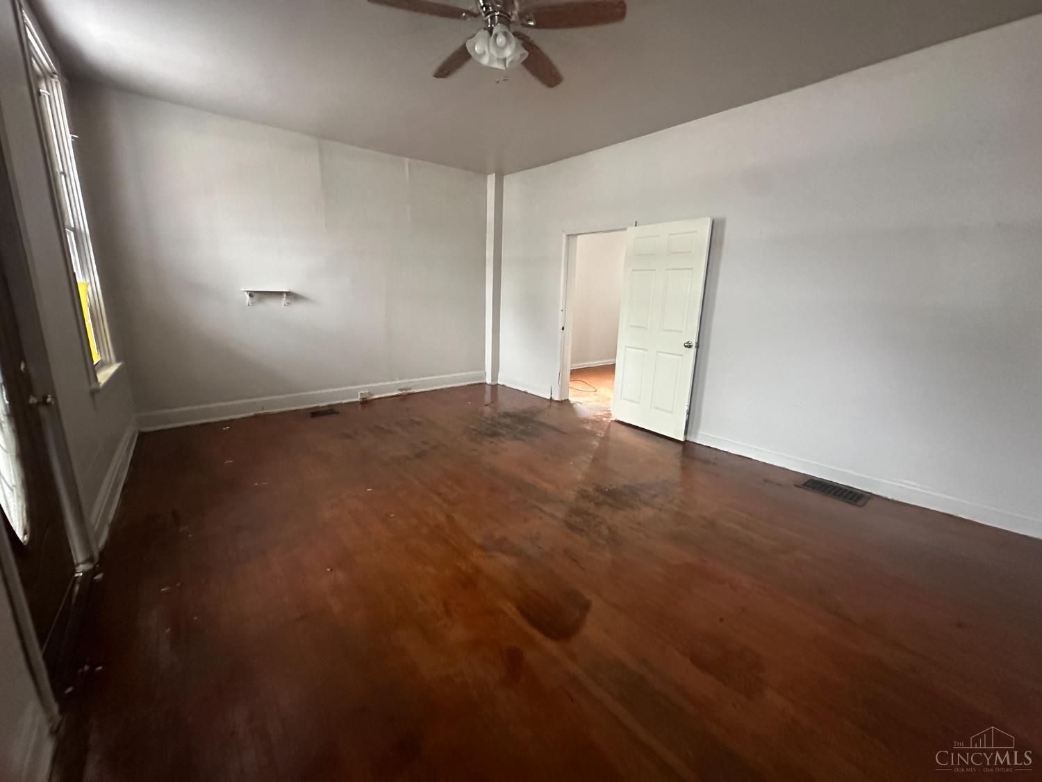 4372 Winton Road Cincinnati, OH 45232 - Photo 4 of 29 Gallery Image 4