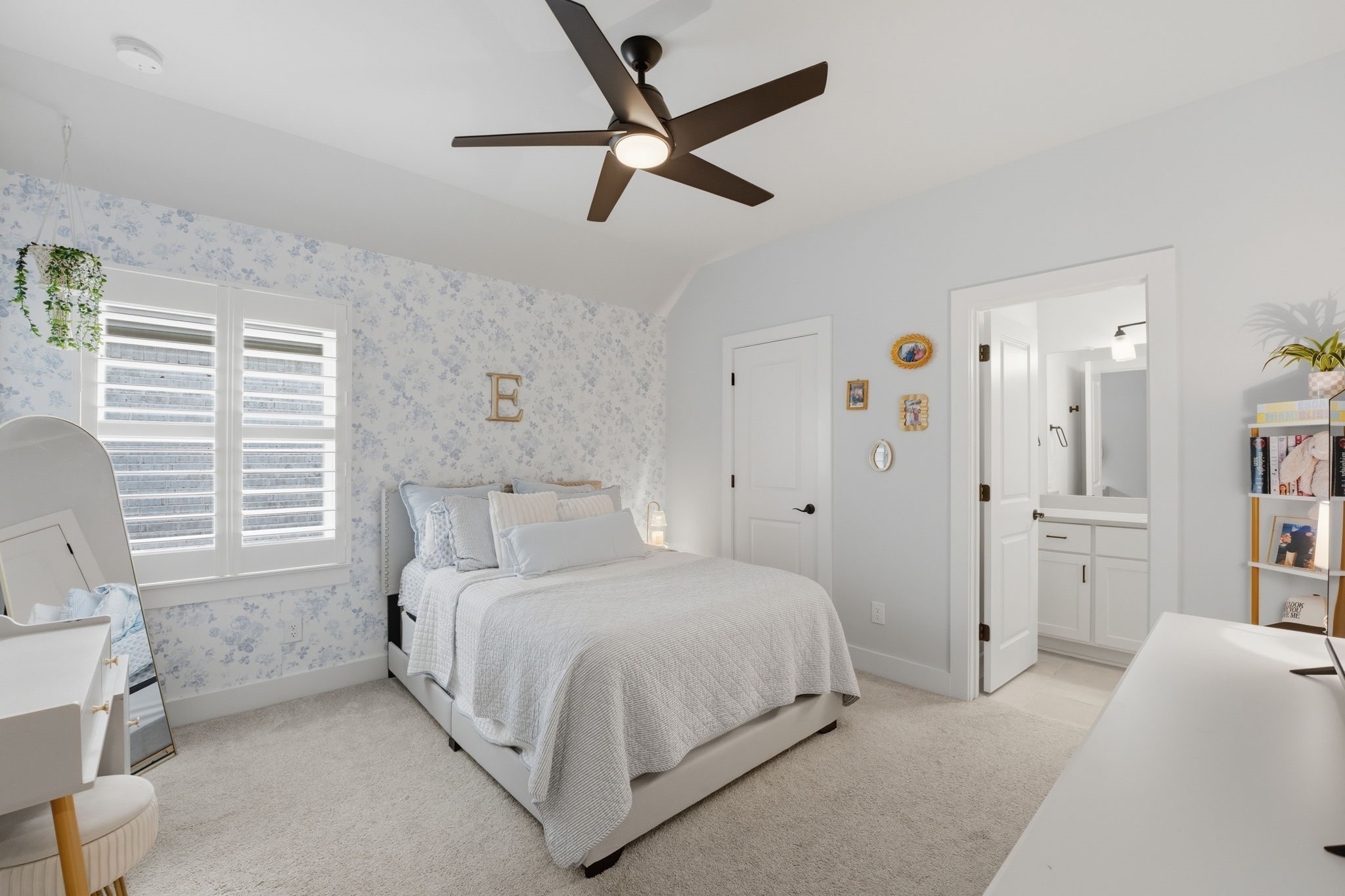 4708 Lorelai Lane Spring, TX 77386 - Photo 34 of 50 Upstairs secondary en suite bedroom with wall paper treatment.
