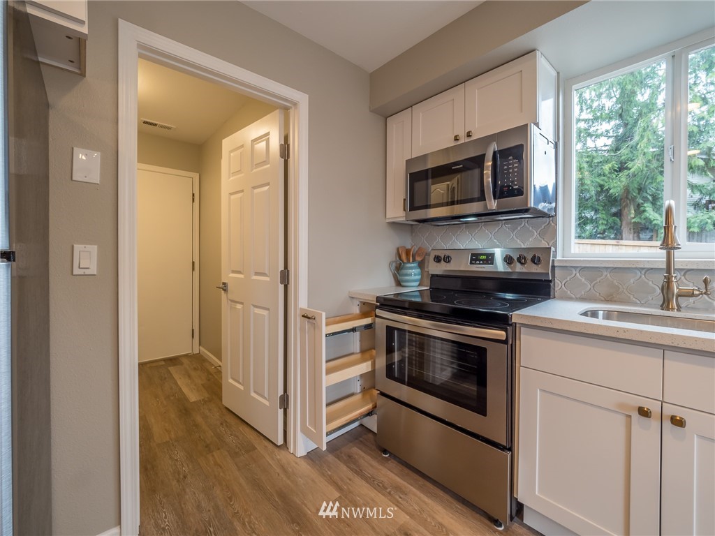 7813 Grant Drive Everett, WA 98203 - Photo 10 of 22