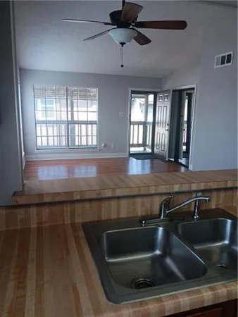 $1,300 | 2912 Manhattan Boulevard, Unit 132, Harvey, LA 70058