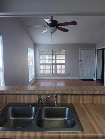 $1,300 | 2912 Manhattan Boulevard, Unit 132, Harvey, LA 70058