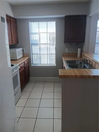 $1,300 | 2912 Manhattan Boulevard, Unit 132, Harvey, LA 70058