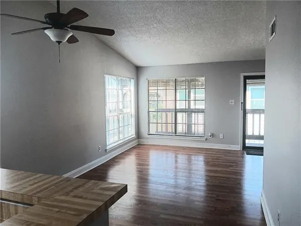 $1,300 | 2912 Manhattan Boulevard, Unit 132, Harvey, LA 70058