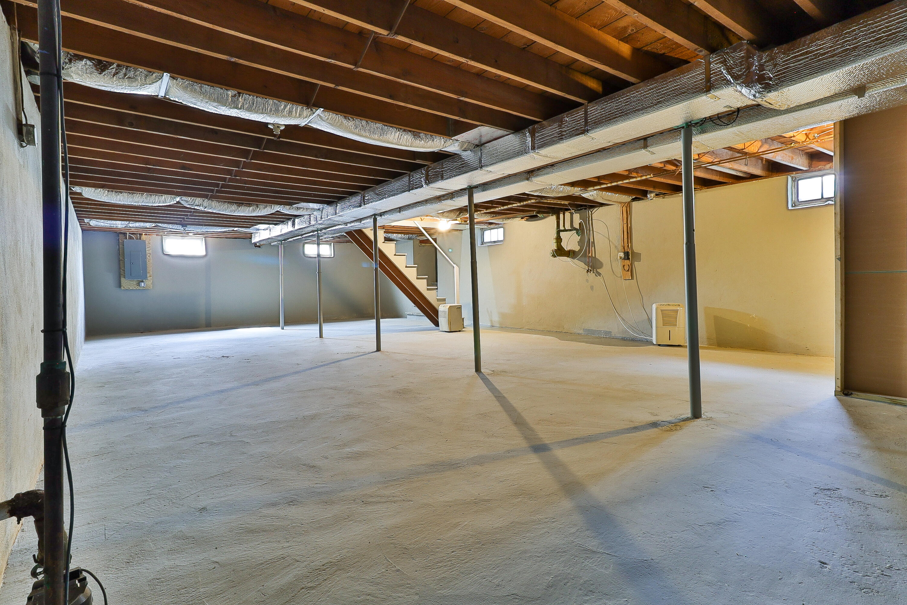 49 Huckins Neck Road Centerville, MA 02632 - Photo 21 of 23 a view of an empty room