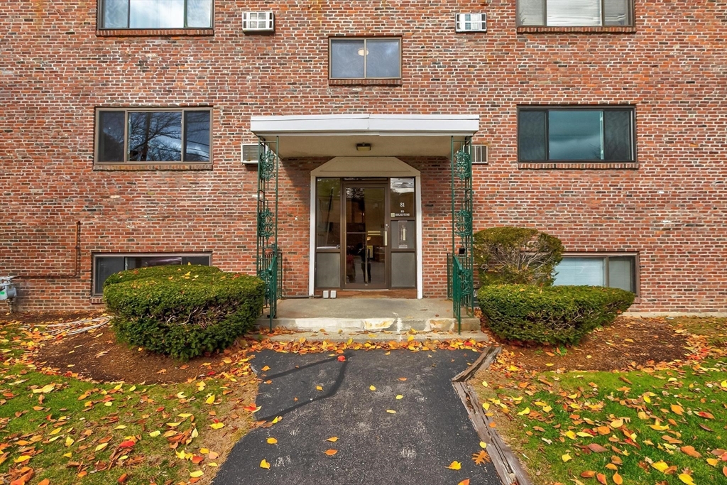 81 Nicholas Road, Unit B Framingham, MA 01701 - Photo 3 of 28