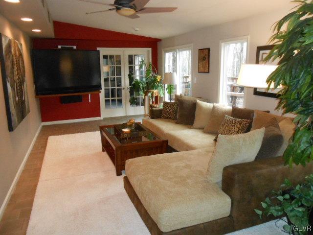 245 Chestnut Hill Road Emmaus, PA 18049 - Photo 5 of 14 Great room