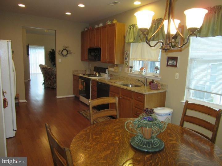 7 Bluebonnet Road Langhorne, PA 19047 - Photo 11 of 25 Kitchen