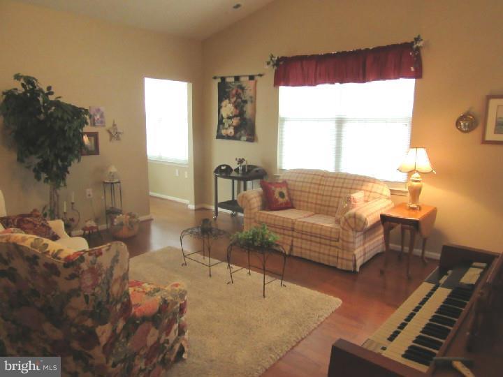 7 Bluebonnet Road Langhorne, PA 19047 - Photo 5 of 25 Living Room