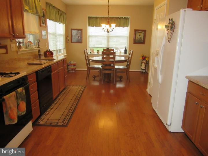 7 Bluebonnet Road Langhorne, PA 19047 - Photo 8 of 25 Kitchen