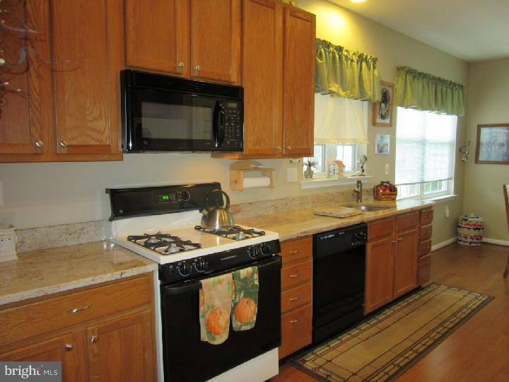 7 Bluebonnet Road Langhorne, PA 19047 - Photo 9 of 25 Kitchen