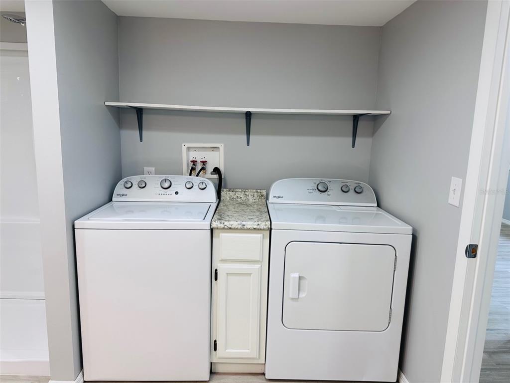 13750 Northwest 88th Terrace Chiefland, FL 32626 - Photo 16 of 33 a utility room with dryer and washer