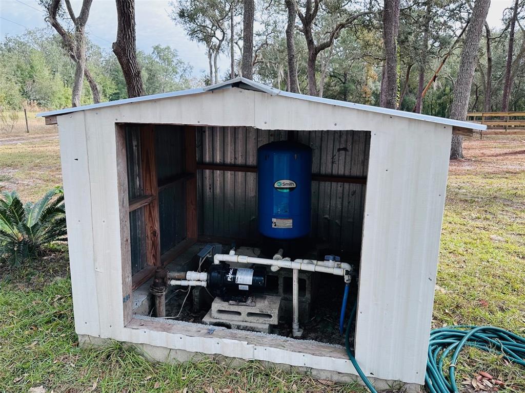 13750 Northwest 88th Terrace Chiefland, FL 32626 - Photo 28 of 33 a front view of a house with a yard