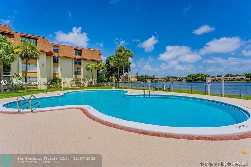 671 Northeast 195th St Unit 301E  