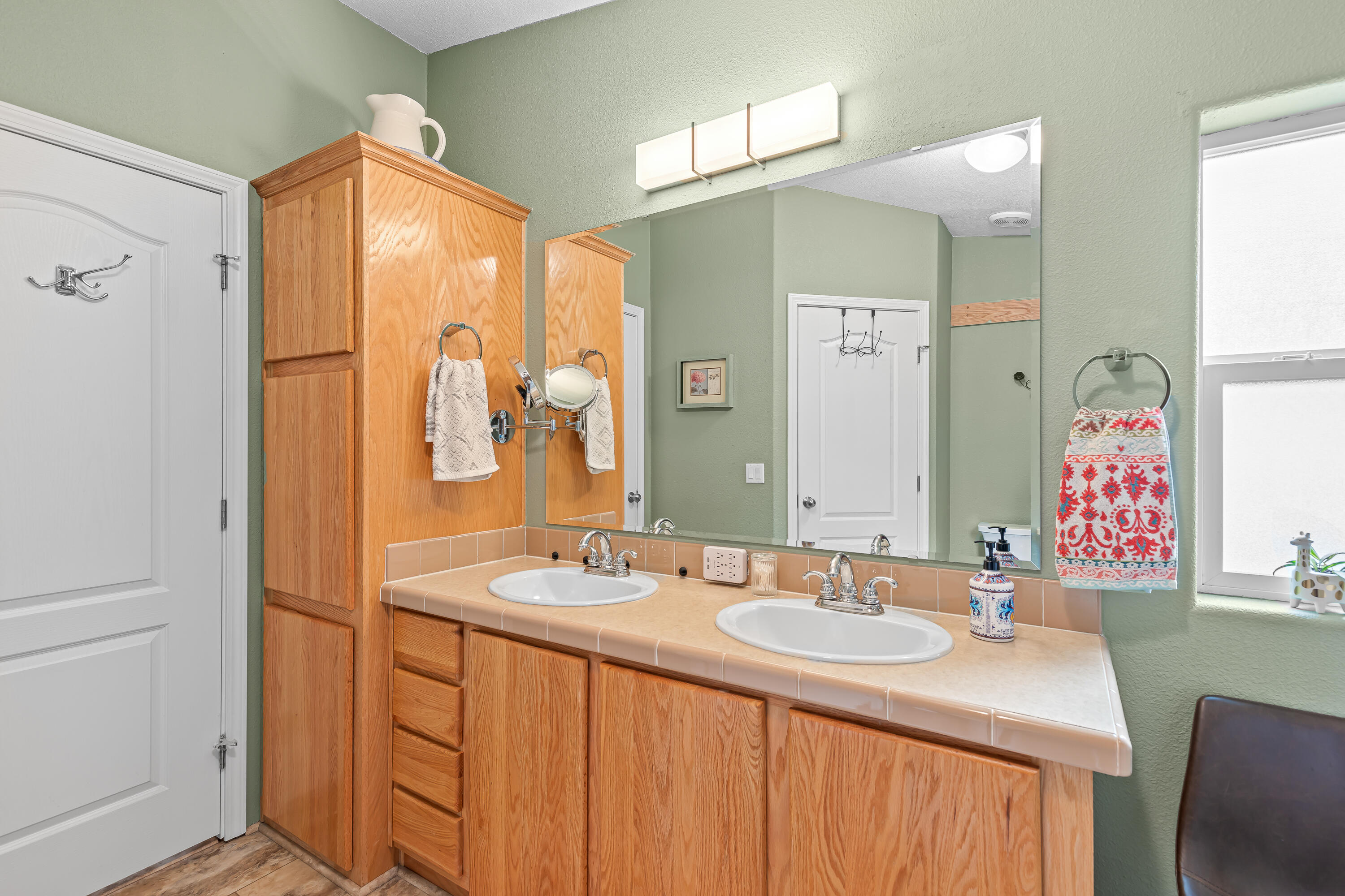 8401 Old Stage Road, Unit 34 Central Point, OR 97502 - Photo 23 of 30 Master Bath