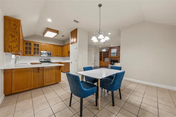 $389,000 | 940 Cheyenne Trail, Hewitt, TX 76643