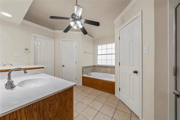 $389,000 | 940 Cheyenne Trail, Hewitt, TX 76643