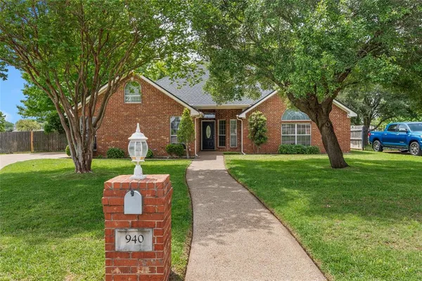 $389,000 | 940 Cheyenne Trail, Hewitt, TX 76643